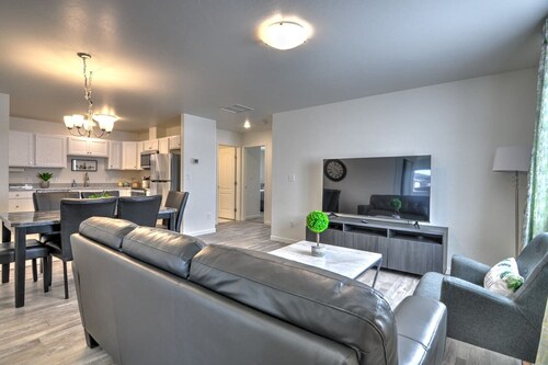 The Charming GJ Townhome. Pet-Friendly!