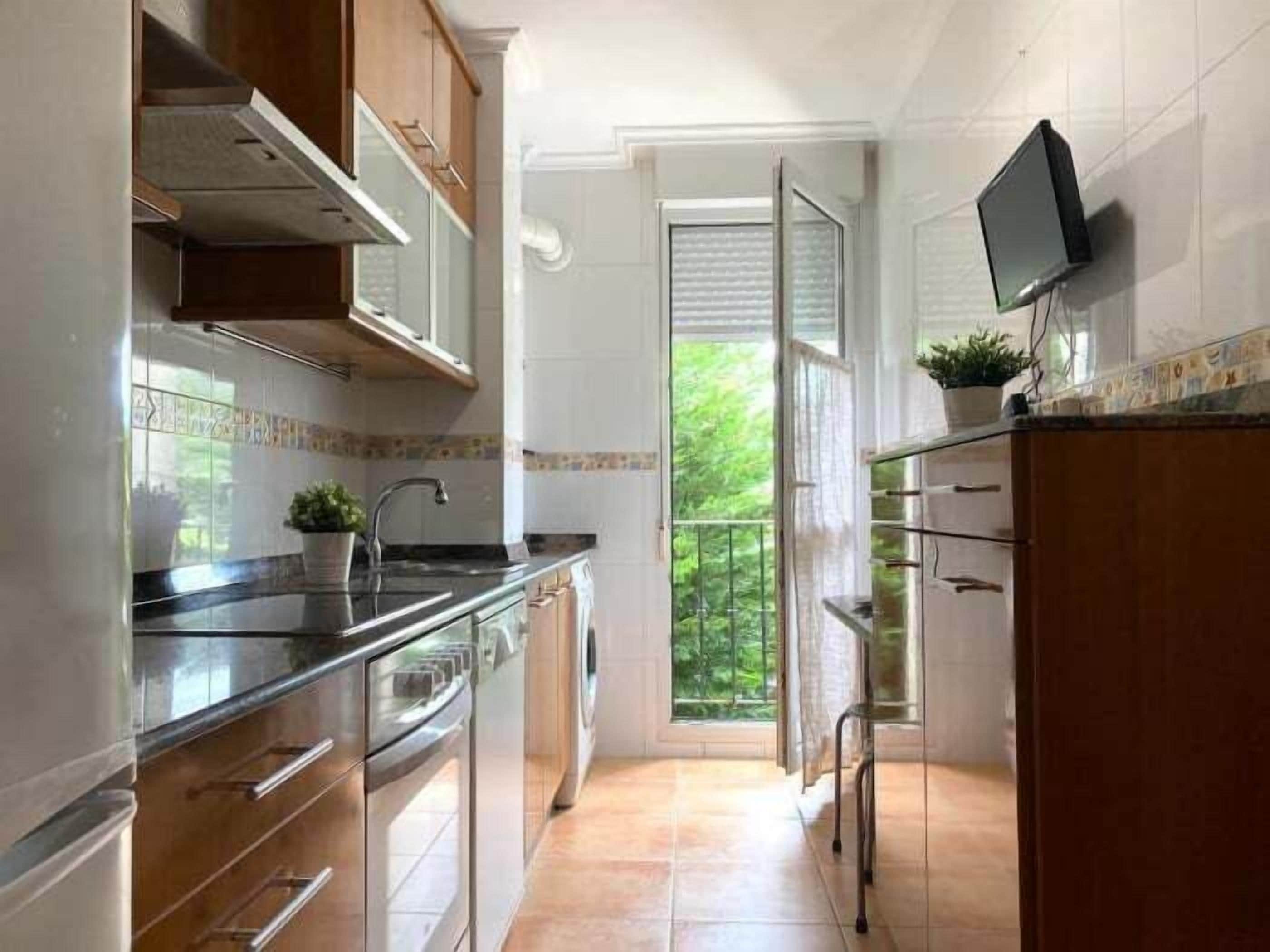 Réfrigérateur, micro-ondes, four, lave-vaisselle