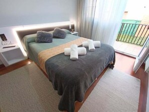 Strykejern/-brett, internettilgang og sengetøy