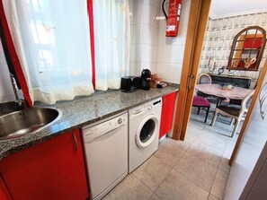 Réfrigérateur, micro-ondes, four, lave-vaisselle