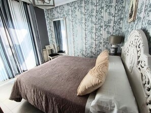 Fer et planche Ă repasser, accĂšs Internet, draps fournis