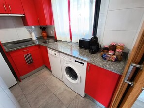 Réfrigérateur, micro-ondes, four, lave-vaisselle