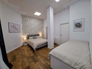 Iron/ironing board, Internet, bed sheets - Renovated ground floor in the centre of Santander (Santander)