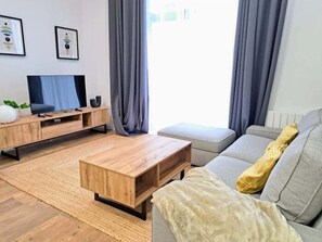 TV - Renovated ground floor in the centre of Santander (Santander)