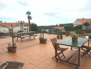 Outdoor dining - Apartment with Terrace in Mogro (Mogro, Miengo)