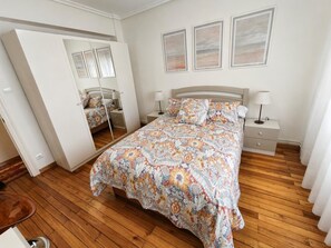3 bedrooms, iron/ironing board, Internet, bed sheets - Rental unit in Santander · ★New · 3 bedrooms · 3 beds · 1 bath (Santander)
