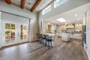 Fridge, microwave, oven, stovetop - Community Pool & Spa | 4 BR 3 BA | Yard | Office (Tucson)