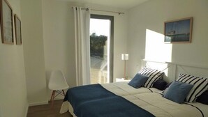 2 bedrooms, free WiFi, bed sheets - Villa Kervégan pour 4 personnes vue mer (PLEUMEUR BODOU)