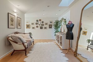 Interior - Luxurious Artistic Compound as seen on TV (Los Angeles)