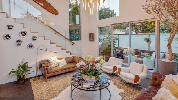 Living area - Luxurious Artistic Compound as seen on TV (Los Angeles)
