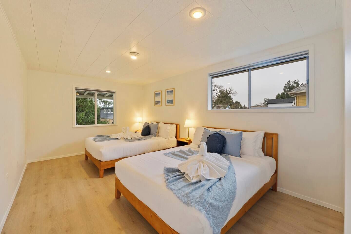 Desk, iron/ironing board, travel cot, WiFi
