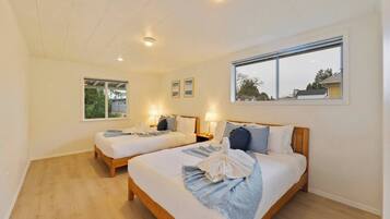Desk, iron/ironing board, travel cot, WiFi
