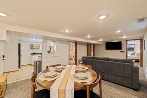 Dining - Urban Nest 2B Lower Unit @Ballard • Prime Location (Seattle)