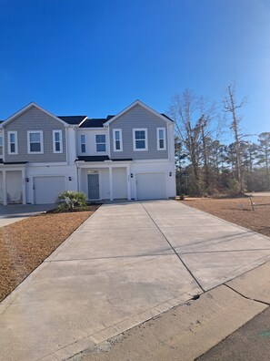 Exterior - Beautiful townhome in Ocean Isl Bch perfect for your getaway (OCEAN ISL BCH)