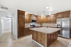 Frigorífic, microones, forn i placa de cuina 