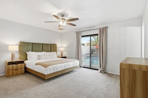 Una scrivania, ferro/asse da stiro, culla da viaggio, Wi-Fi gratuito