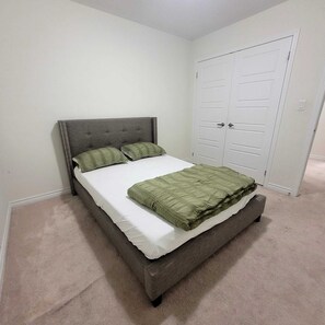 Iron/ironing board, Internet, bed sheets - Deteched Luxury  Modern elevation spacious facing revine opposite Park House (Brampton)