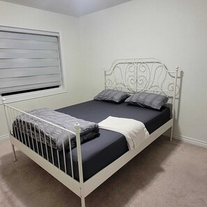 Iron/ironing board, Internet, bed sheets - Deteched Luxury  Modern elevation spacious facing revine opposite Park House (Brampton)