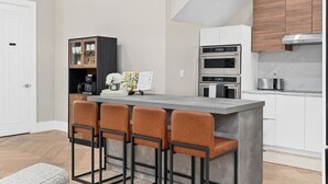 Unclassified image, 4 of 58, button - NEW Luxe Downtown Waterfront with Game Room | FREE Parking Walkable to Quincy Mkt (Boston)