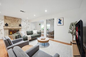 Living area - Boho Retreat: Pool, Spa, Patio, BBQ, Games & Studio (Los Angeles)