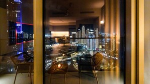 Interior - Full Burj Khalifa & fountain view 3 min dubai mall (Dubai)