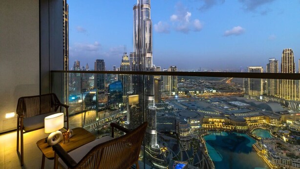 Interior - Full Burj Khalifa & fountain view 3 min dubai mall (Dubai)