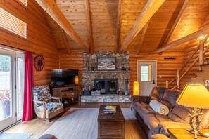 Smart TV, fireplace - Blowing Rock Haven-Pet Friendly, Short Drive to Skiing (Blowing Rock)