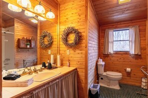 Hair dryer, towels - Blowing Rock Haven-Pet Friendly, Short Drive to Skiing (Blowing Rock)