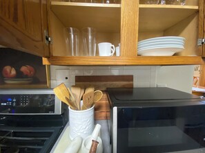 Micro-ondes, four, plaque de cuisson, lave-vaisselle