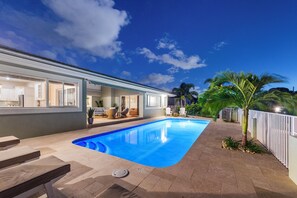Pool - Waterfront Lux 4BR! New Reno wirh Heated Pool + Outdoor Kitchen + Private Boat (Lighthouse Point)