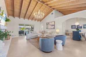 Living area - Waterfront Lux 4BR! New Reno wirh Heated Pool + Outdoor Kitchen + Private Boat (Lighthouse Point)