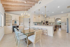 Dining - Waterfront Lux 4BR! New Reno wirh Heated Pool + Outdoor Kitchen + Private Boat (Lighthouse Point)