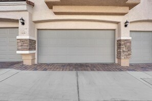 Exterior detail - New Listing Bright Boho Oasis-3 Bdrm Starlink (Las Vegas)