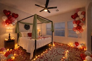 Desk, iron/ironing board, free WiFi, bed sheets - New Listing Bright Boho Oasis-3 Bdrm Starlink (Las Vegas)