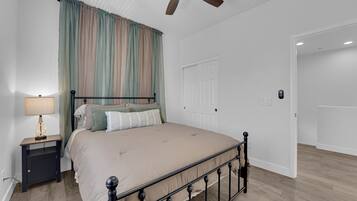 Schreibtisch, Bügeleisen/Bügelbrett, kostenloses WLAN, Bettwäsche