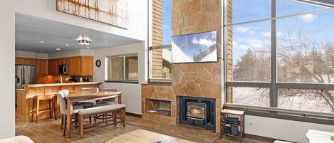 Smart TV, fireplace