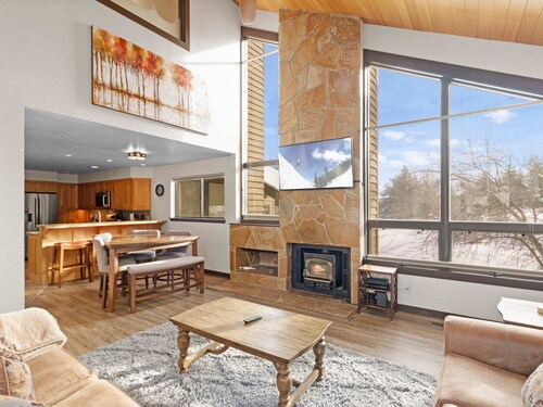 Red Pine 30 | Walk to Lifts | Full Kitchen | Pools & Hot Tub