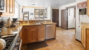 Private kitchen - Red Pine 30 | Walk to Lifts | Full Kitchen | Pools & Hot Tub (Park City)