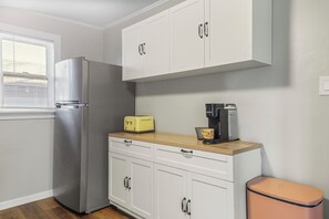 Interior - 3-bedroom 1 Bath Family Friendly at Harrell with Private Backyard and Fire pit (Memphis)