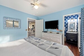 3 bedrooms, iron/ironing board, free WiFi, bed sheets - 3 BD Sparrow Pond Cottage, Close to Beach, Community Pool, Privacy! Fun Decor! (Kiawah Island)