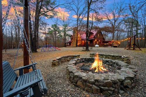 Truly Blessed | Luxury Family Cabin w/ Hot Tub, Arcade, Pool Table & Outdoor Fun