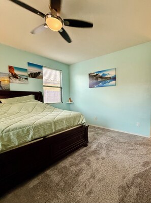 4 bedrooms, iron/ironing board, WiFi, bed sheets - Perfect 1-level, 4-bedroom house with AC in charming Avondale, Arizona (Avondale)