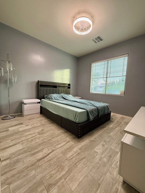 Room - Perfect 1-level, 4-bedroom house with AC in charming Avondale, Arizona (Avondale)