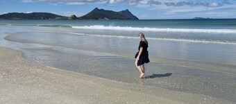 Barefoot Bach - Steps from the Beach!