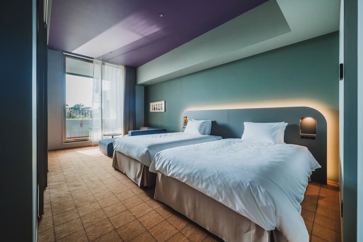 Chambre supérieure avec lits jumeaux, non-fumeur, balcon | Literie hypoallergénique, coffre-fort, accès au Wi-Fi (inclus)