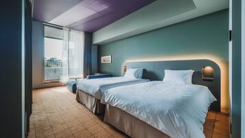 Hypo-allergenic bedding, in-room safe, free WiFi