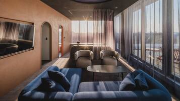 Signature Suite, Balcony, Park View | Interior