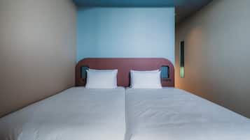 Chambre Standard avec lits jumeaux, non-fumeurs, balcon | Literie hypoallergénique, coffres-forts dans les chambres, Wi-Fi gratuit
