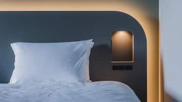 Hypo-allergenic bedding, in-room safe, free WiFi