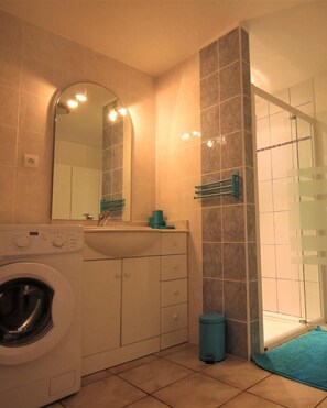 Shower - La Masure - LARROQUE (LARROQUE)